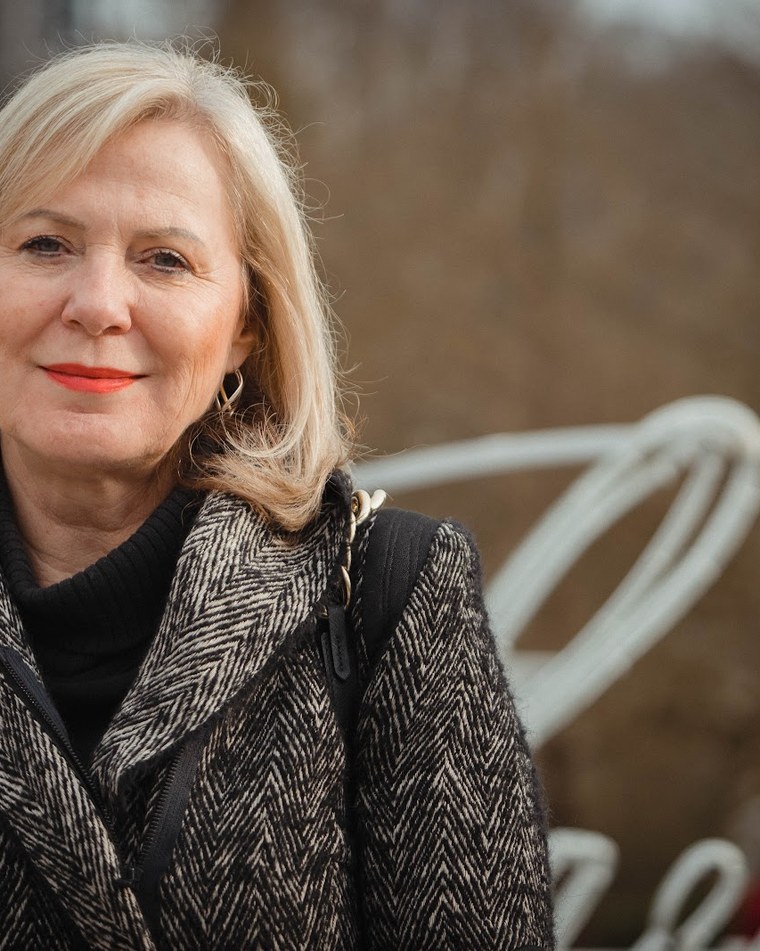 Ritratto di Eva Poláčková, amministratrice di DECOLED